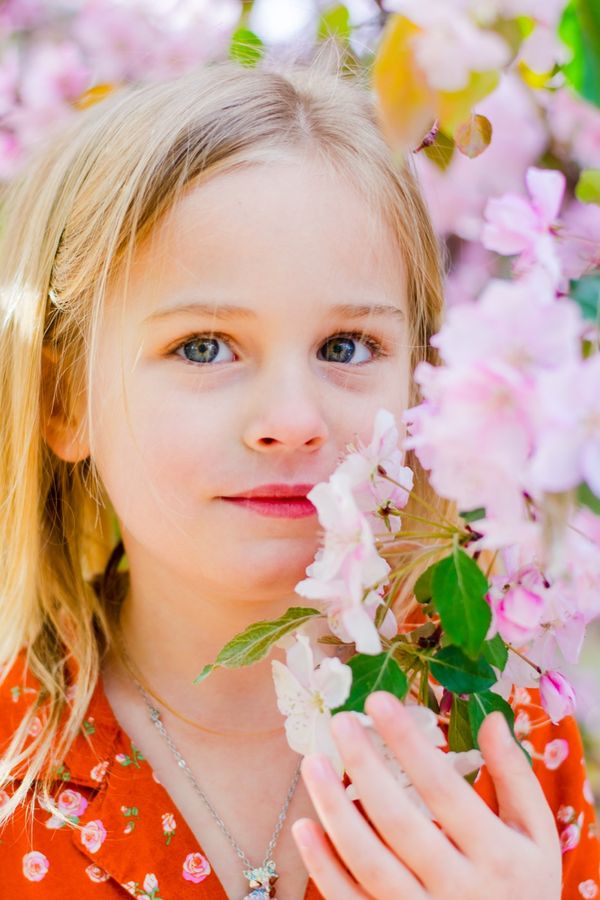 Harmon family portrait outdoors